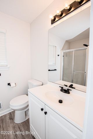 360 Shadowlawn Dr, Louisville, KY 40229