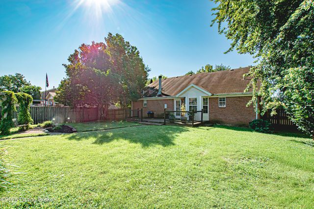 360 Shadowlawn Dr, Louisville, KY 40229