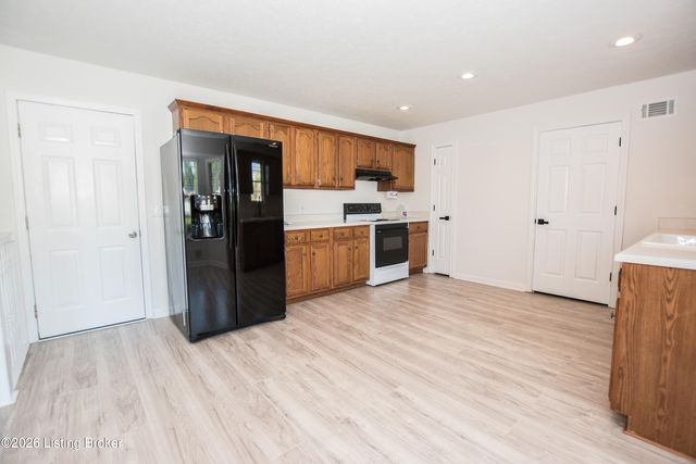 360 Shadowlawn Dr, Louisville, KY 40229