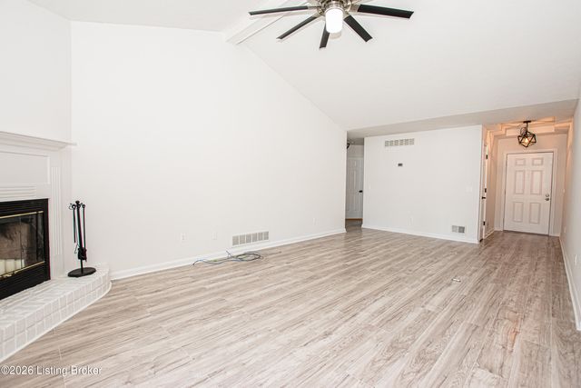 360 Shadowlawn Dr, Louisville, KY 40229