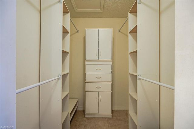 1668 Spoonbill LN B, Naples, FL 34105