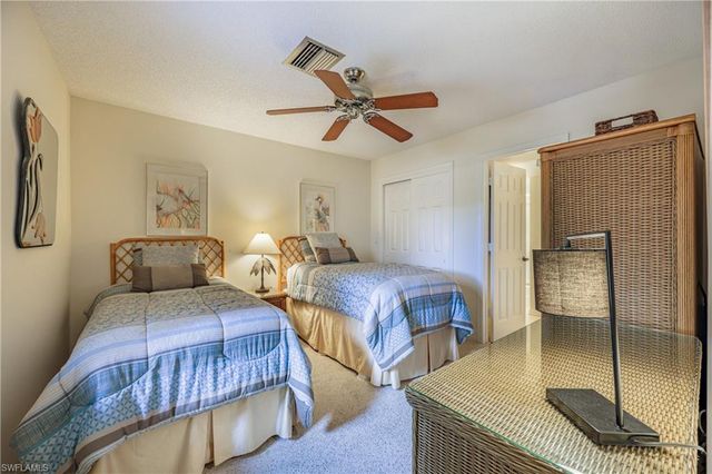 1668 Spoonbill LN B, Naples, FL 34105