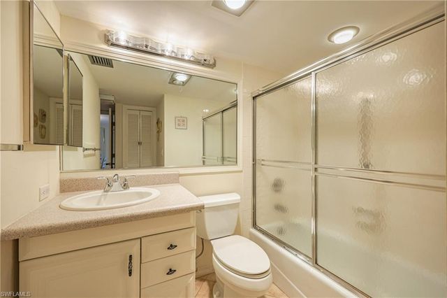 1668 Spoonbill LN B, Naples, FL 34105