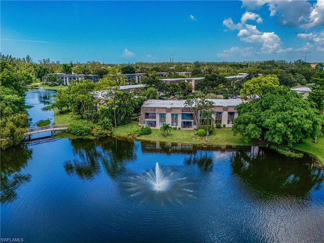 1668 Spoonbill LN B, Naples, FL 34105
