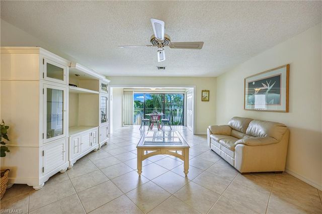 1668 Spoonbill LN B, Naples, FL 34105