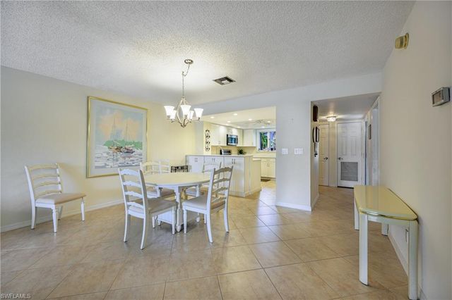 1668 Spoonbill LN B, Naples, FL 34105