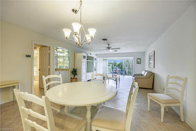 1668 Spoonbill LN B, Naples, FL 34105