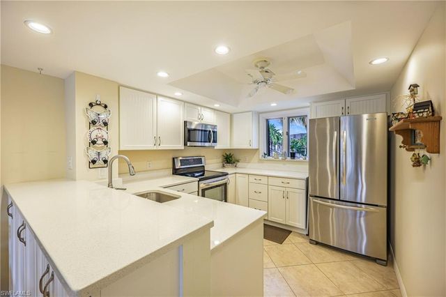 1668 Spoonbill LN B, Naples, FL 34105