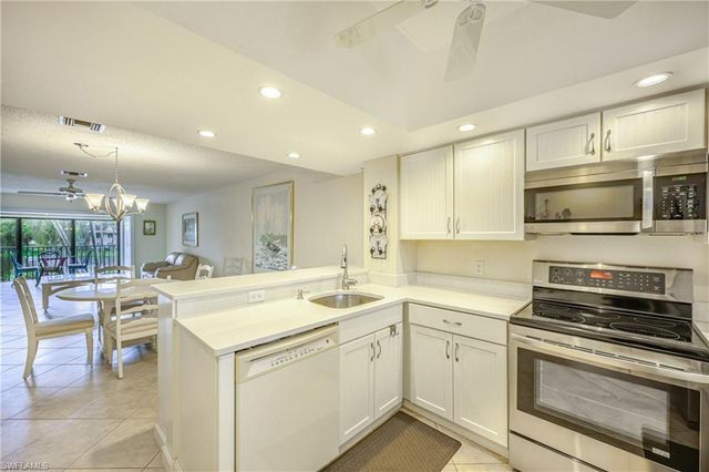 1668 Spoonbill LN B, Naples, FL 34105