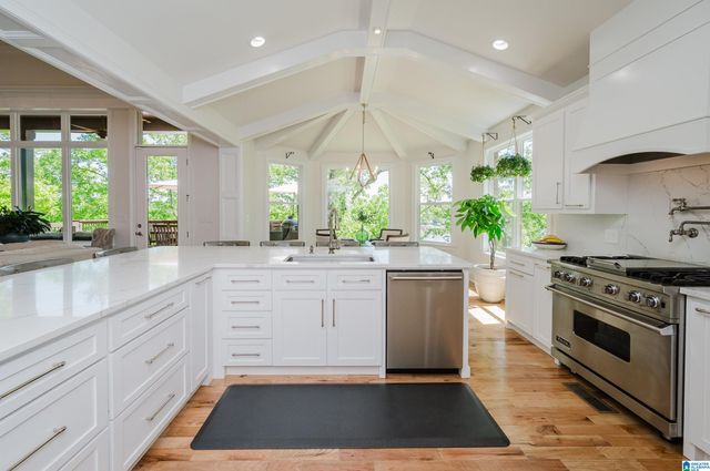 705 LAKEVIEW CREST DRIVE, Pell City, AL 35128