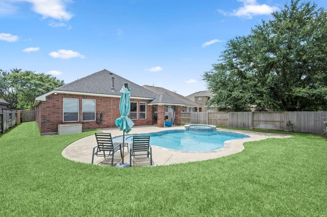 18226 E Willow Oak Bend Drive, Cypress, TX 77433