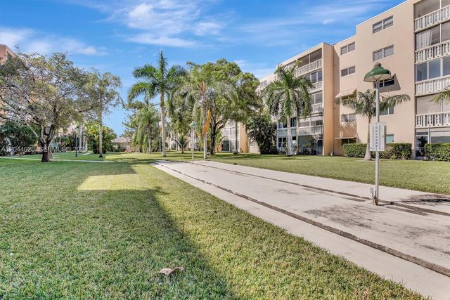 219 NE 14th Ave 306, Hallandale Beach, FL 33009
