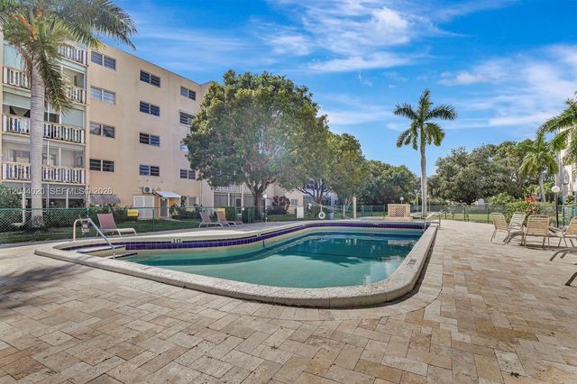 219 NE 14th Ave 306, Hallandale Beach, FL 33009