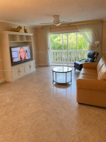 219 NE 14th Ave 306, Hallandale Beach, FL 33009