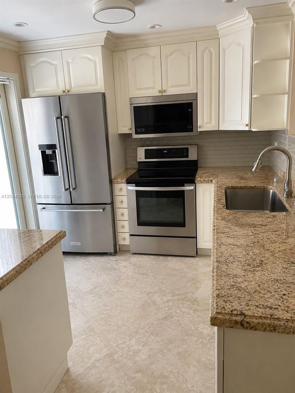219 NE 14th Ave 306, Hallandale Beach, FL 33009
