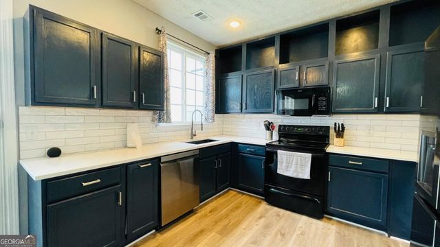 559 W Oaks Drive, Woodstock, GA 30188