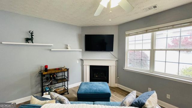 559 W Oaks Drive, Woodstock, GA 30188