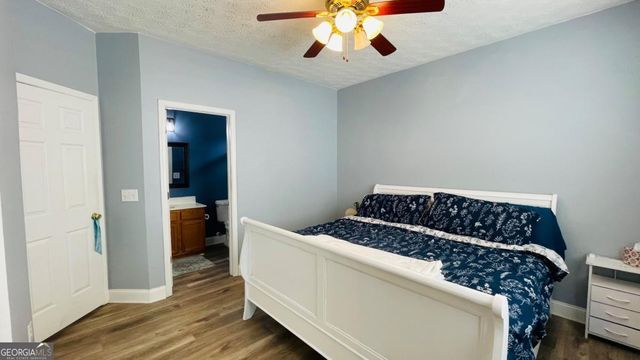 559 W Oaks Drive, Woodstock, GA 30188