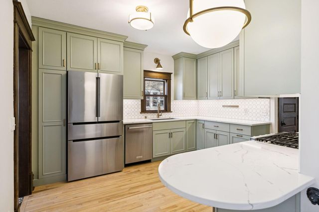 939 Linwood Avenue, Saint Paul, MN 55105