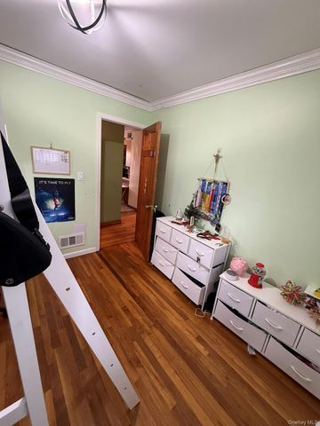 346 Holmes Street, Levittown, NY 11756