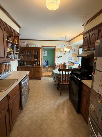 346 Holmes Street, Levittown, NY 11756