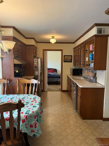 346 Holmes Street, Levittown, NY 11756