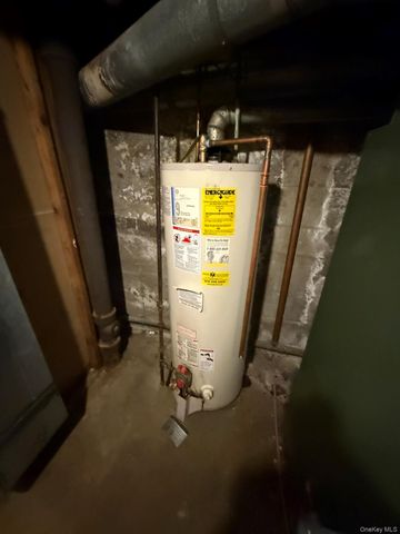 346 Holmes Street, Levittown, NY 11756