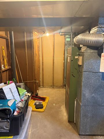 346 Holmes Street, Levittown, NY 11756