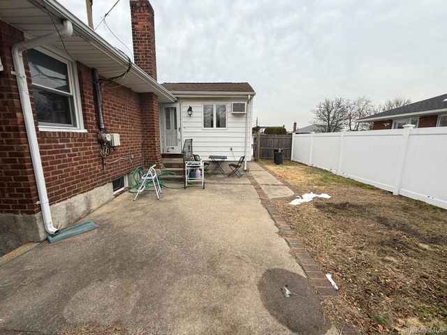 346 Holmes Street, Levittown, NY 11756
