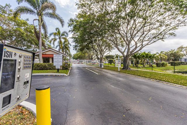 8953 Warwick Drive 8953, Boca Raton, FL 33433