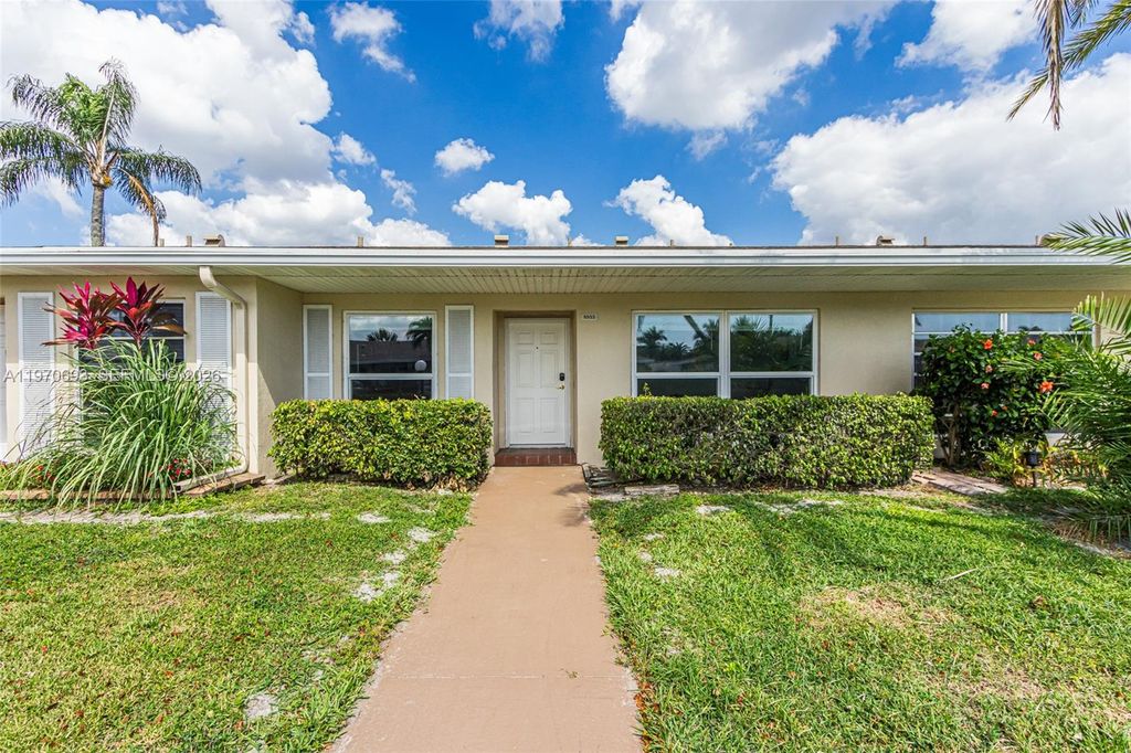 8953 Warwick Drive 8953, Boca Raton, FL 33433
