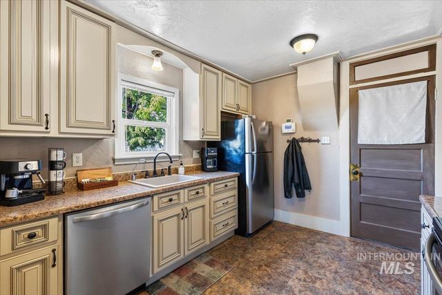 3904 S Indiana Avenue, Caldwell, ID 83605