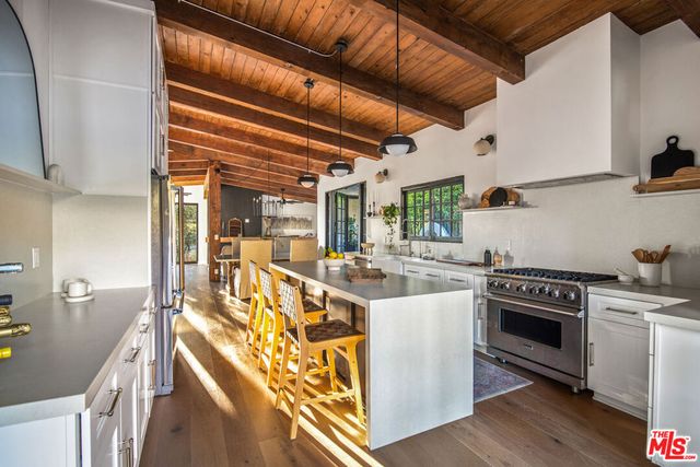 9265 Thrush Way, Los Angeles, CA 90069