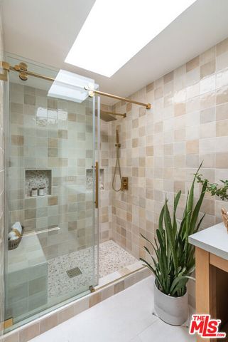 9265 Thrush Way, Los Angeles, CA 90069