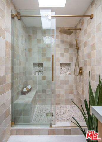 9265 Thrush Way, Los Angeles, CA 90069
