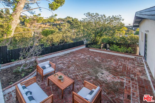 9265 Thrush Way, Los Angeles, CA 90069