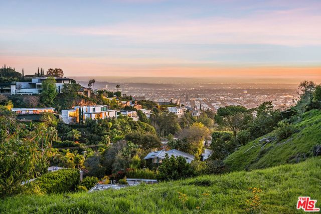 9265 Thrush Way, Los Angeles, CA 90069