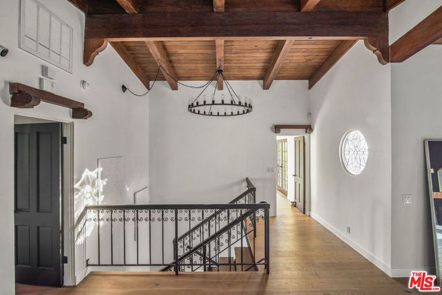 9265 Thrush Way, Los Angeles, CA 90069