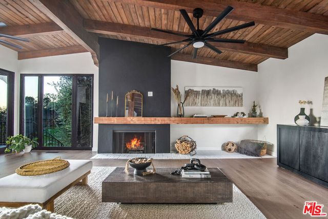 9265 Thrush Way, Los Angeles, CA 90069