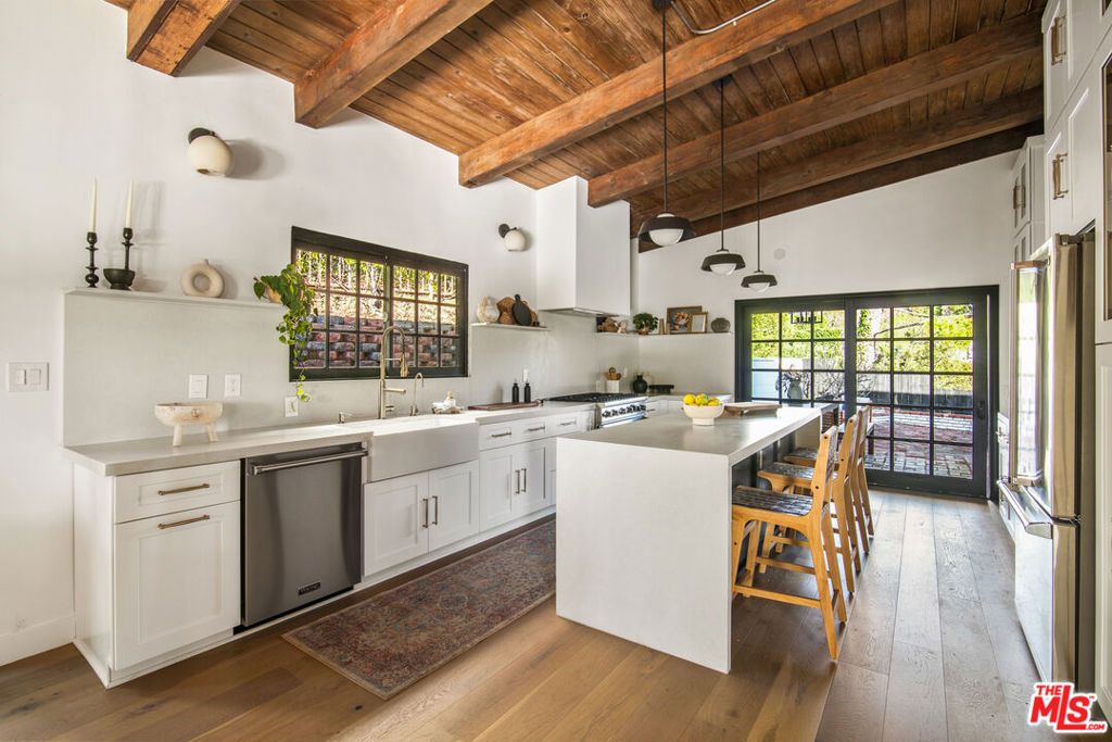 9265 Thrush Way, Los Angeles, CA 90069