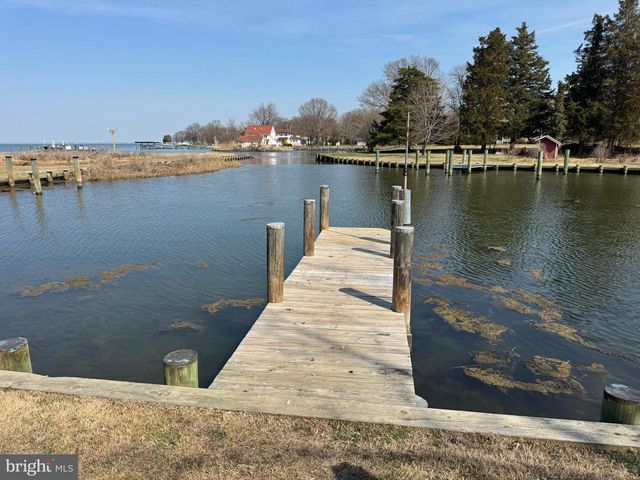 1268 HAYES RD, Shady Side, MD 20764