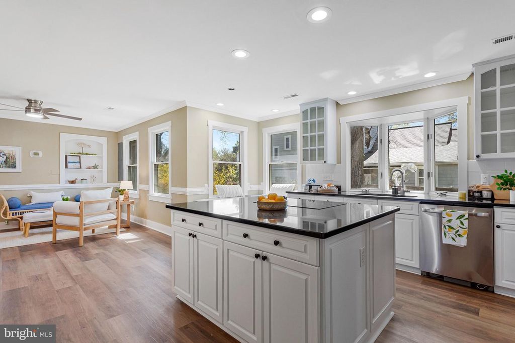 Image 17 of property listing at 1268 HAYES RD, Shady Side, MD 20764