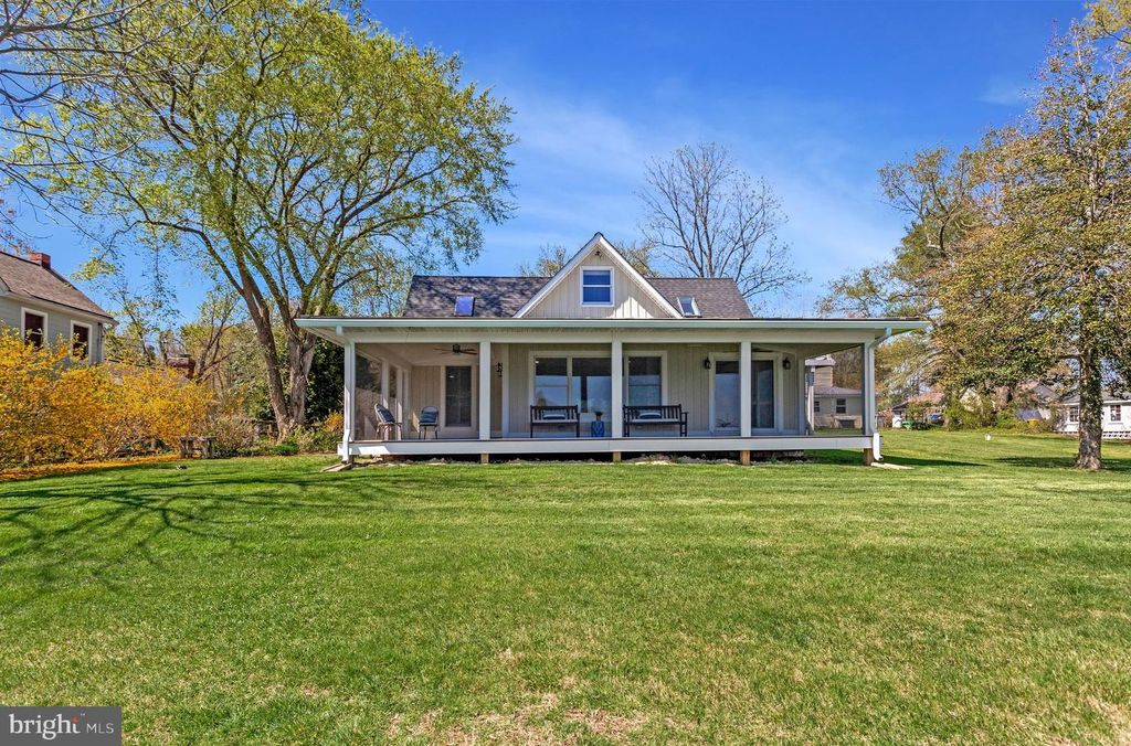 Image 2 of property listing at 1268 HAYES RD, Shady Side, MD 20764