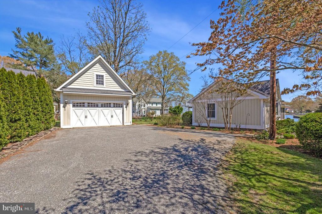 Image 3 of property listing at 1268 HAYES RD, Shady Side, MD 20764