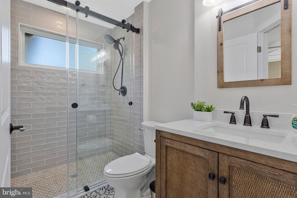 Image 37 of property listing at 1268 HAYES RD, Shady Side, MD 20764