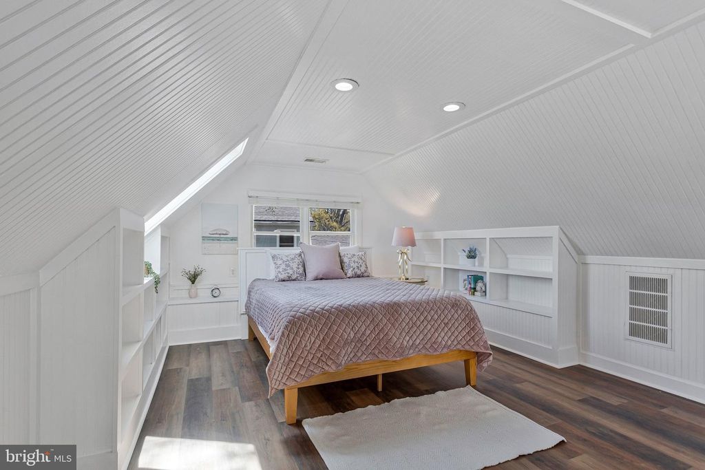 Image 43 of property listing at 1268 HAYES RD, Shady Side, MD 20764