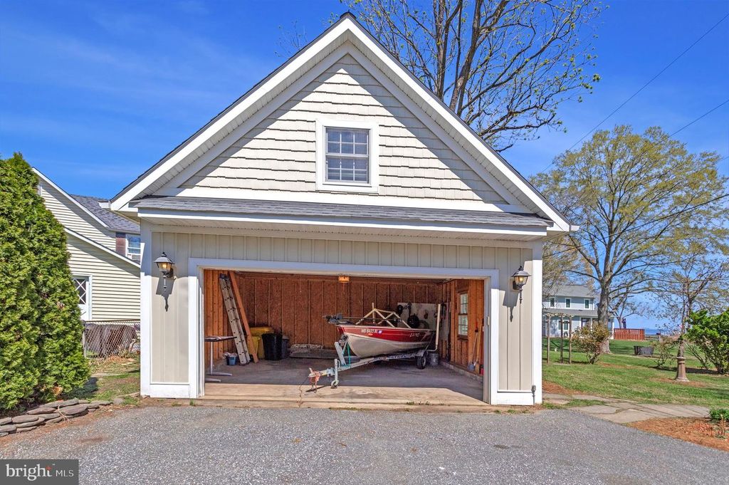 Image 50 of property listing at 1268 HAYES RD, Shady Side, MD 20764