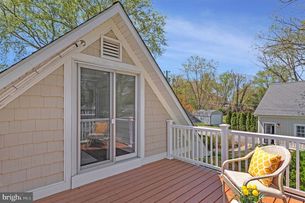 Image 53 of property listing at 1268 HAYES RD, Shady Side, MD 20764