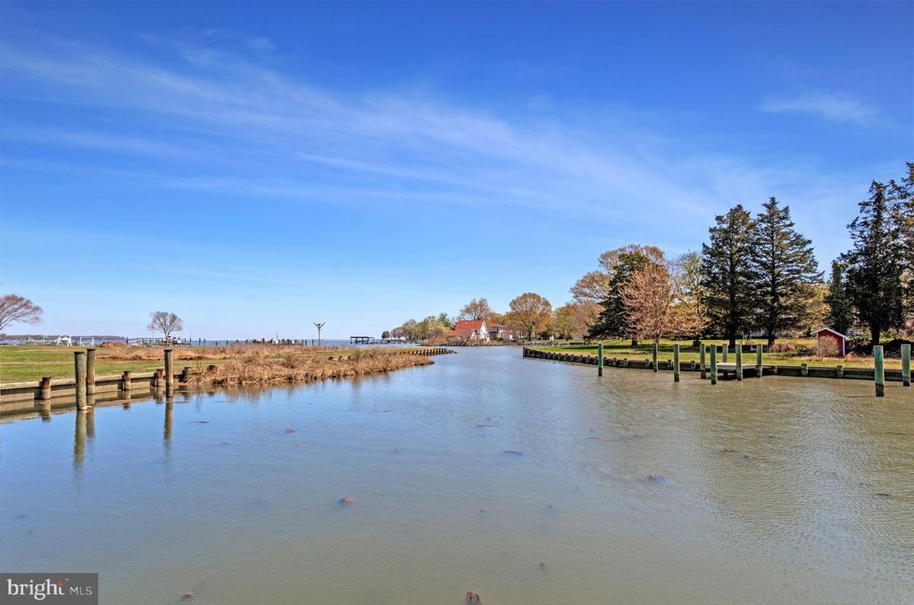 Image 57 of property listing at 1268 HAYES RD, Shady Side, MD 20764