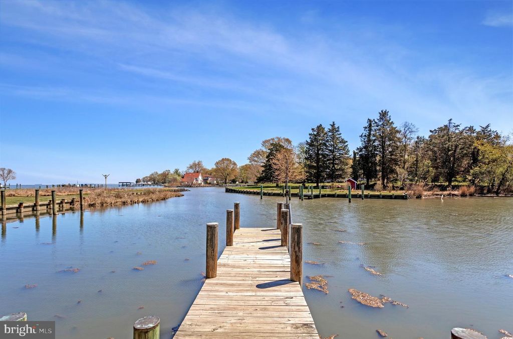 Image 58 of property listing at 1268 HAYES RD, Shady Side, MD 20764